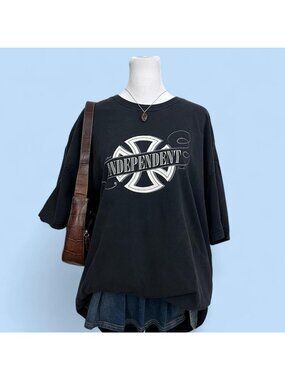 y2k black Independent truck co. alt skater grunge distressed faded tshirt